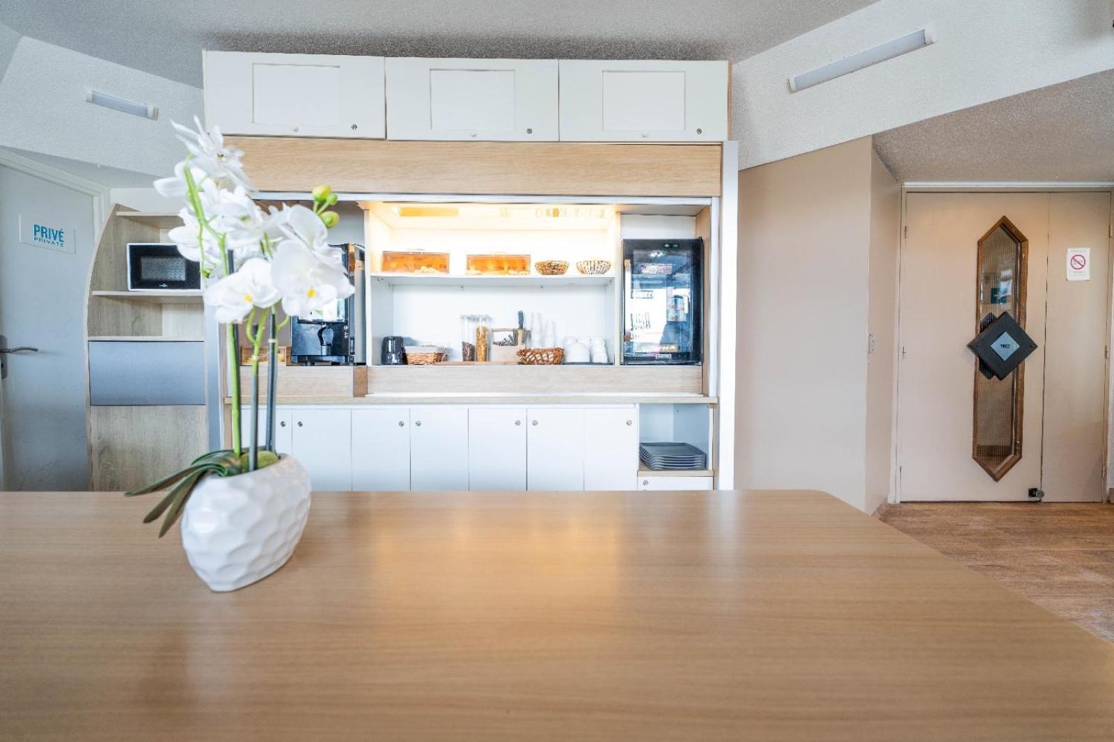 Kyriad Direct Brignoles - Provence Verte Экстерьер фото